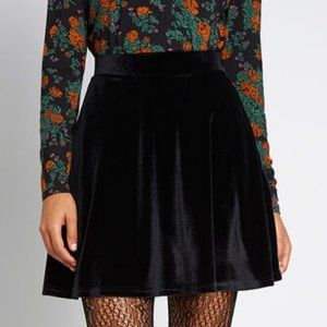 H&M Black Crushed Velvet Flare Mini Skirt Size 4